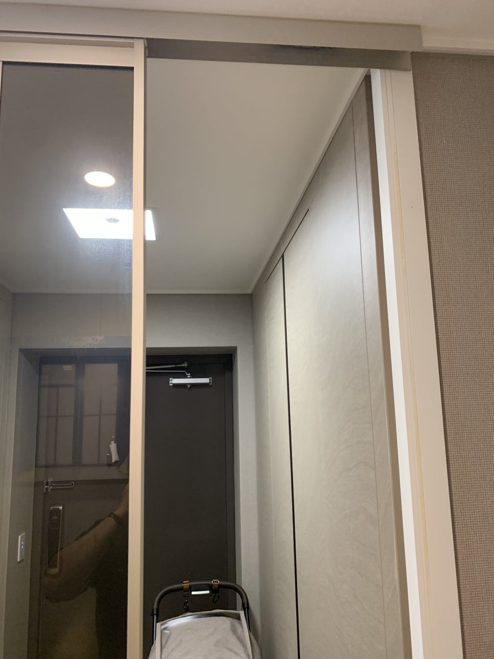 중문 하부 레일 셀프 교체 수리 업체 비용 및 방법