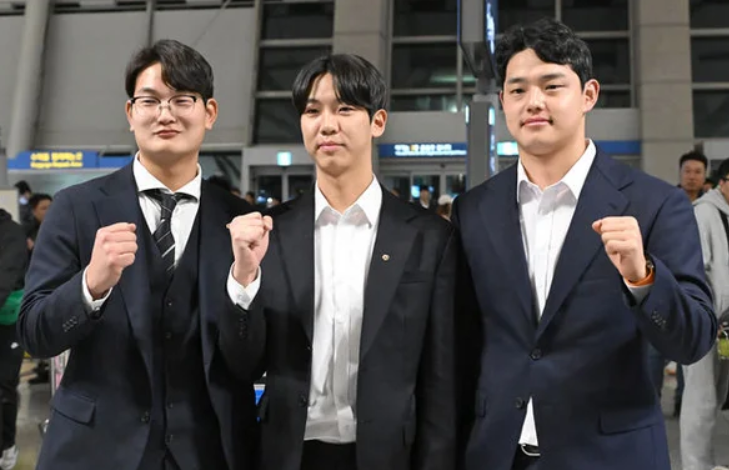 한화 이글스 투수 <b>문동주</b>/<b>김서현</b>/황준서/정우주, 동시에 모두... 