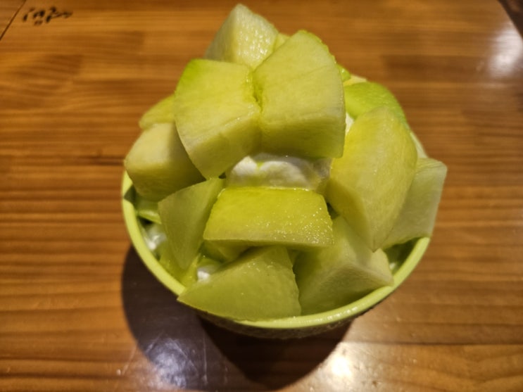  설빙 멜론 빙수_ 멜론 엄청 크네요