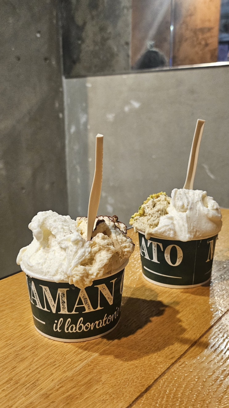  한여름 숨막히는 날씨에도 줄서는 성수 핫플 아이스크림 맛집 '마망젤라또 성수점'