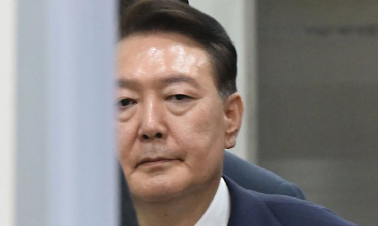 <b>윤석열</b> 전 대통령 에어컨없는 독방<b>수감</b>. 대한민국 교도소에는... 