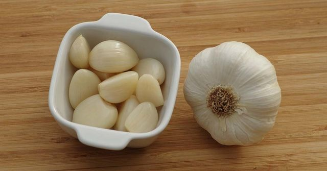  다진 마늘에 '이것' 하나만 넣어보세요... 3개월 지나도 안 변해요