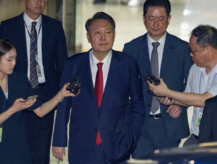 윤석열 전 대통령 <b>서울구치소</b> 재구속 영장발부 후 향후 수사 및... 