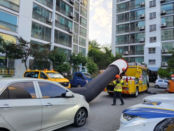 <b>남양주</b> 화도읍 <b>아파트</b> 지하주차장 <b>화재</b>…100여 명 대피, <b>정전</b>... 