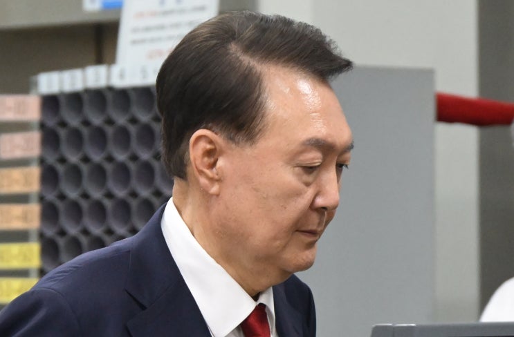 <b>윤석열</b> 드디어 <b>재구속</b>…시민들 '내란성 스트레스' 해방