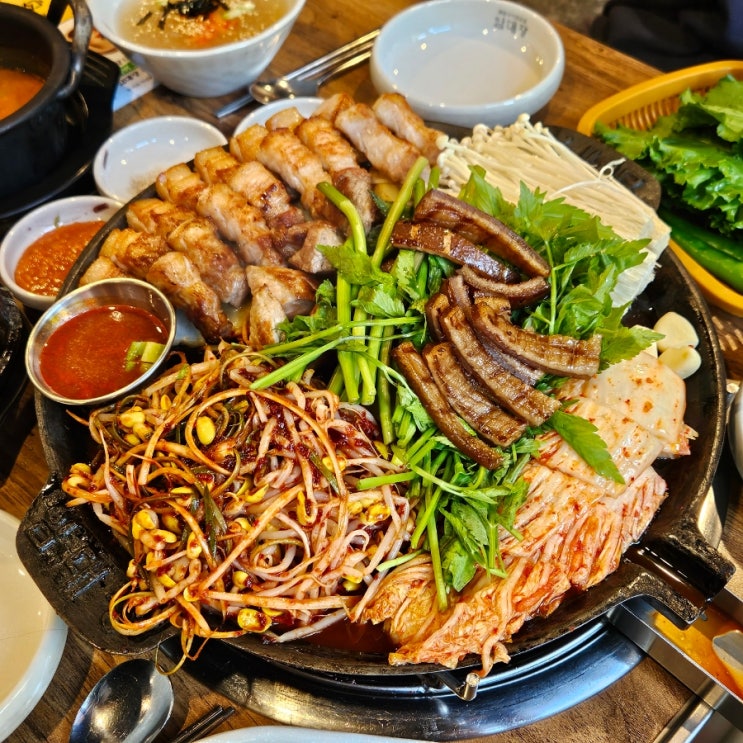 전주 서신동맛집 '임대장 전주서신점' 미나리 삼겹살 구워주는 고기집