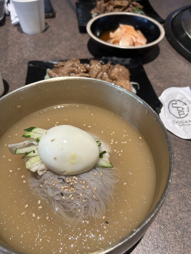  [선릉역] 시원한 냉면과 고기를 한 번에 즐기는 육쌈냉면 맛집 추천 <선릉도담>
