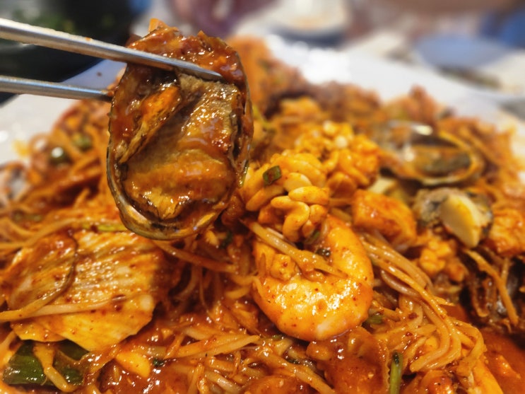   입맛 돋우는 매콤함! 쭈꾸미 해물찜의 중독적인 매력