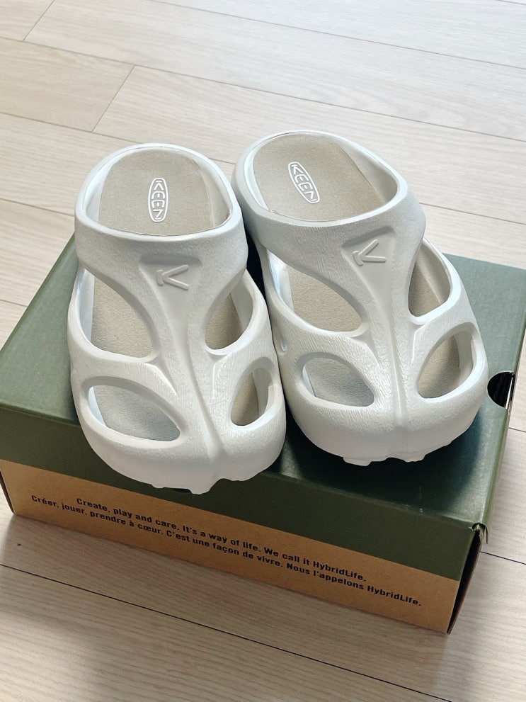  비올때 뭐 신지? 장마철 여름 슬리퍼 KEEN 샨티 슬라이드 Birch Taupe