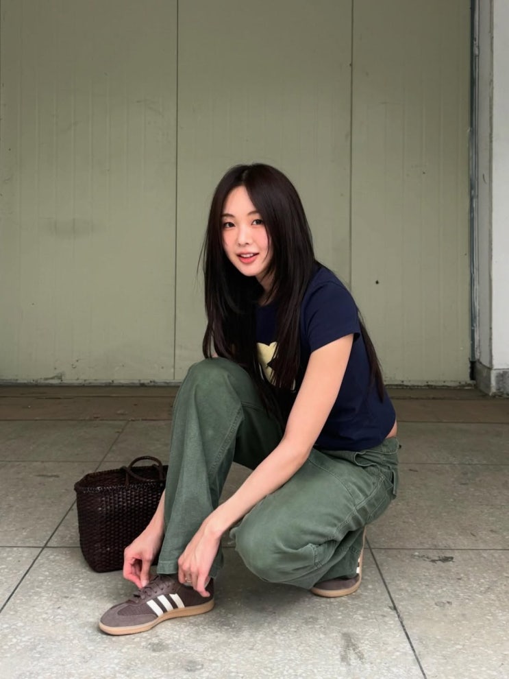  금새록의 데일리 여성 운동화로 함께한 요즘 MZ들에게 핫한 브랜드 아디다스 삼바 OG 여자 스니커즈