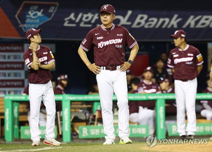  홍원기 감독, 키움-LG 경기서 판정 불만 표출한 이유는?