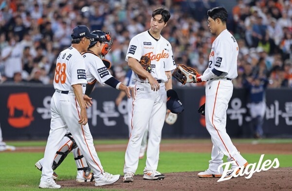 '투피치 선발'의 한계…선택 아닌 필수가 된 엄상백 불펜 전환