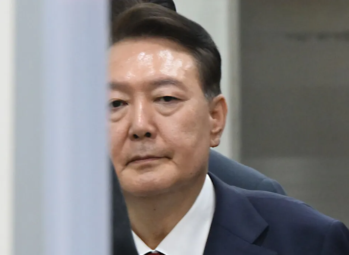<b>특검</b>, 구치소서 버티는 윤석열에 “내일 출석 불응시 <b>강제구인</b>... 