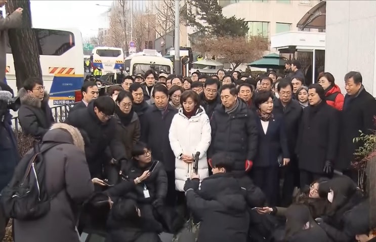 특검 칼끝 향하는 국힘…'공천 개입'부터 '내란 혐의'까지... 