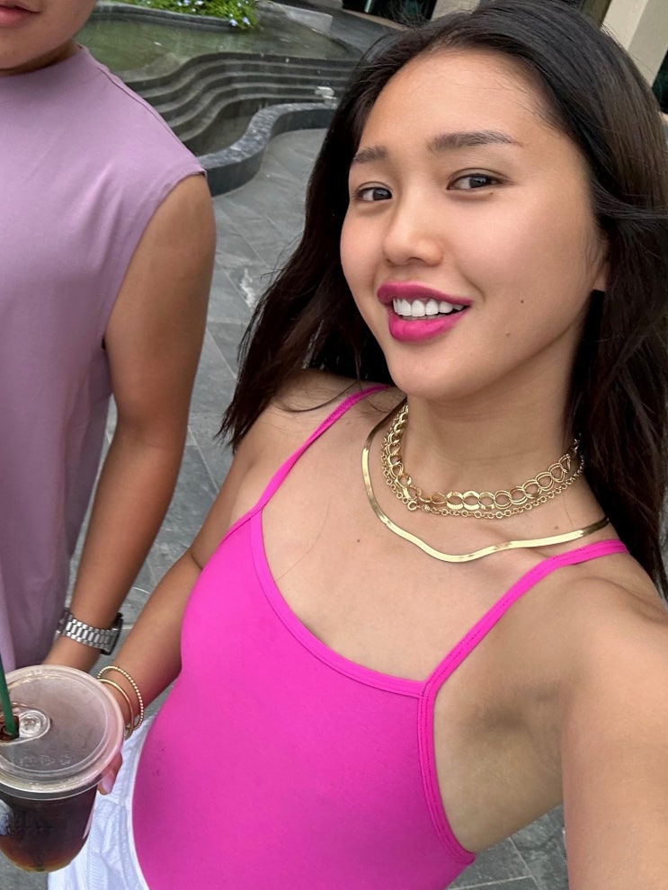 오마이걸 미미 노브라  수영복 일상 사진 화제
