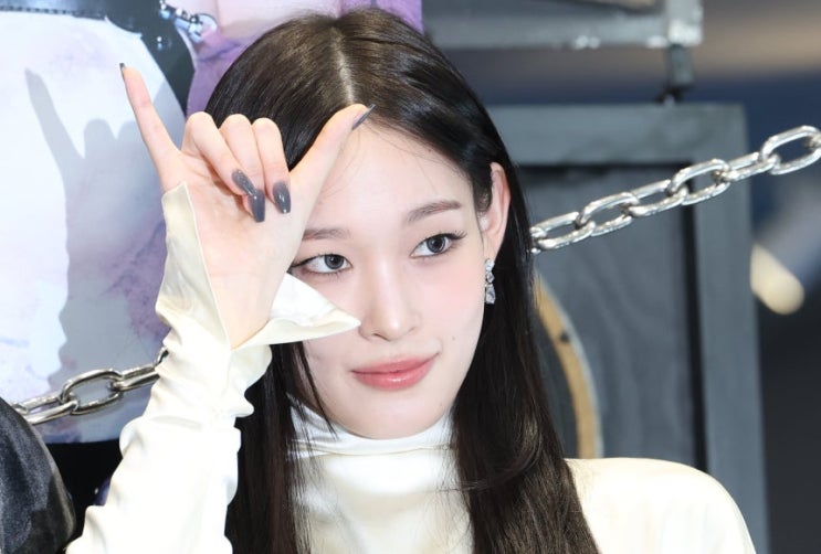  “재벌도 요거트 뚜껑 핥아먹어요?” 신세계 외손녀 아이돌 애니의 팬사인회 레전드 답변
