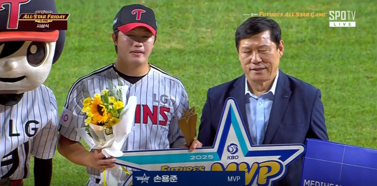 <b>퓨처스</b>리그 <b>올스타전</b> 시상결과] LG 소속의 <b>손용준</b>이 <b>MVP</b>... 