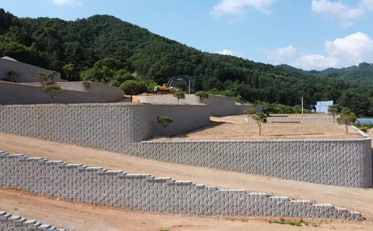  꿈을 짓는 터전 , 두정건설의 전원주택 택지조성 보강토 공사