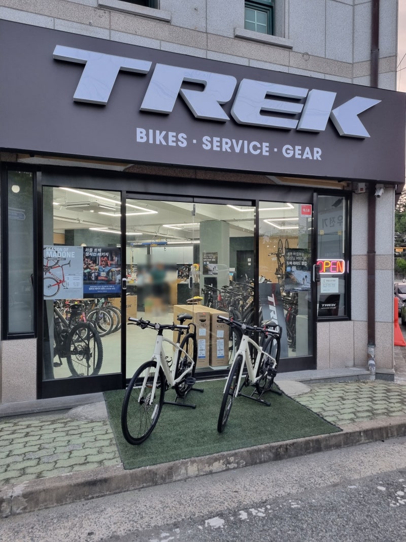 트렉 FX 3 4세대 에라화이트 S,M 동반 출고 (TREK FX 3 Gen4 Era White) - 트렉하이브리드자전거 김해트....