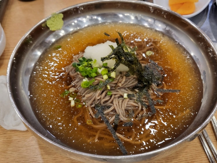  안산 개성손만두 만두전골집의 반전 여름 별미, 세숫대야 소바로 더위 탈출!