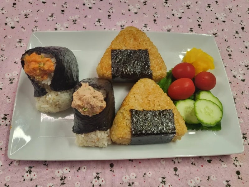 간단한 오니기리와 야끼오니기리 만드는 법 참치마요와 명란마요로 일본식 삼각김밥 만들기....