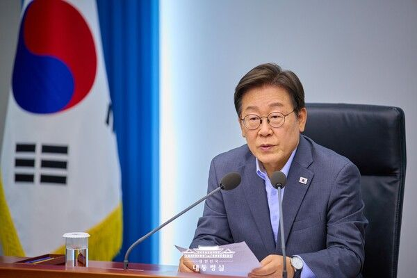 이재명 대통령 지지율 63%···민주 43%·국힘 19%
