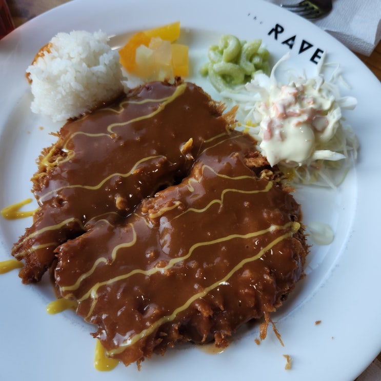  안동 정하동 강변 풍경을 즐길 수 있는 돈까스