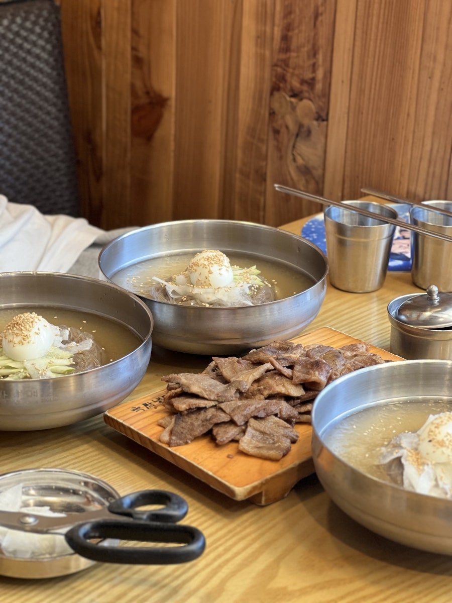 육쌈냉면 이대점 사진 1