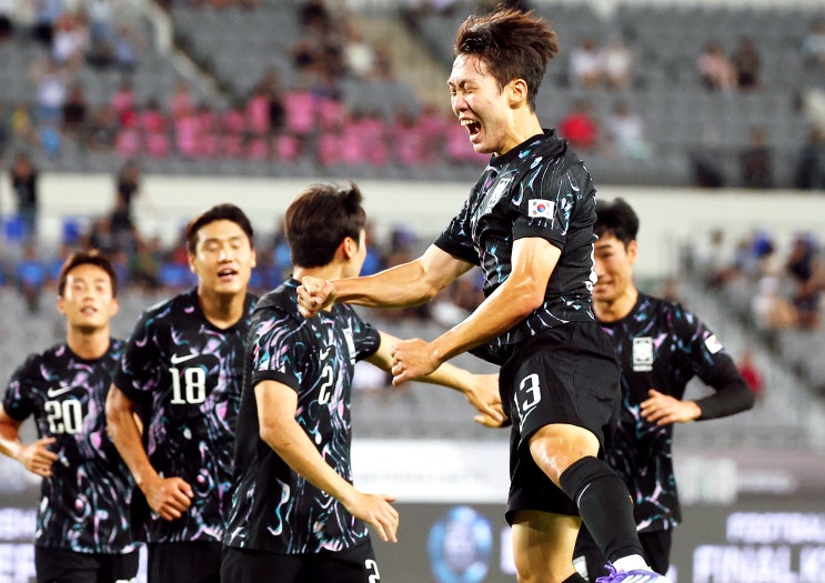  강상윤·이호재 데뷔골! 한국, 홍콩 2-0 완파… 일본전 앞두고 2연승 | 하이라이트