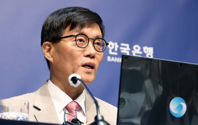  기준금리 동결한 이유는? 집값 안정·가계부채 관리가 우선이다