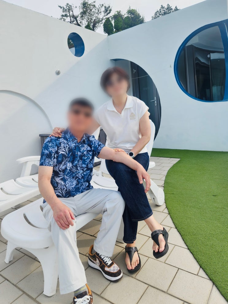  여름 휴가! 4050 부부동반 여행에 딱 맞는 올포유 시밀러룩으로 인생샷 남겨보세요!