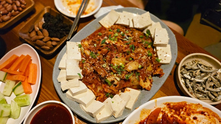  홍제동 꼬방포차, 안주 주문하면 서비스가 계속 나오는 이모카세 술집