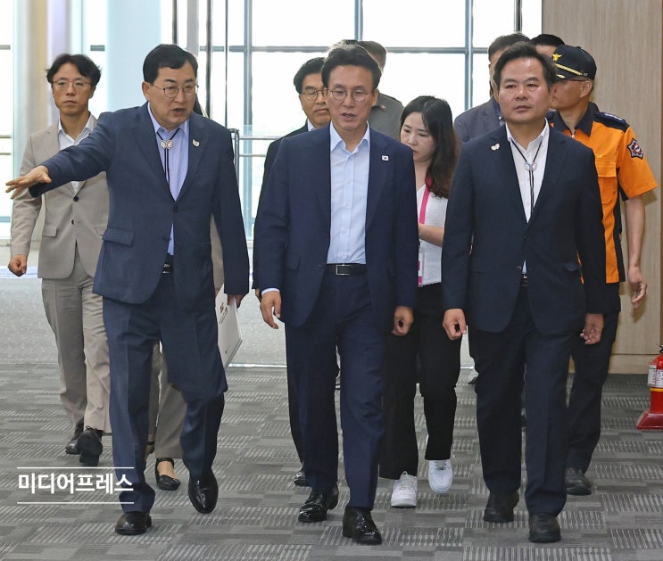 [미디어프레스] <b>김민석 국무총리</b>, 경주시를 찾아 <b>APEC</b> 준비상황... 
