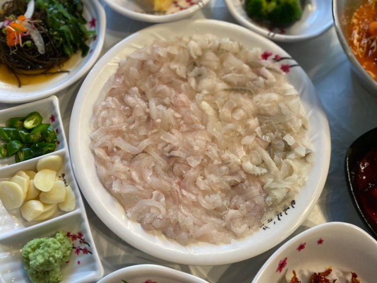  동쪽바다세꼬시 양양쏠비치 본점_ 쫄깃한 가자미 세꼬시 한 판