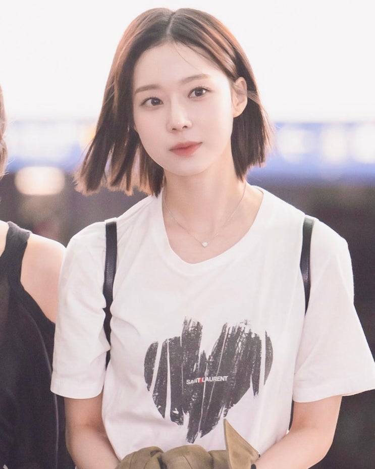  에스파 윈터 반팔티 뭐 입었나? 브랜드·가격 공개