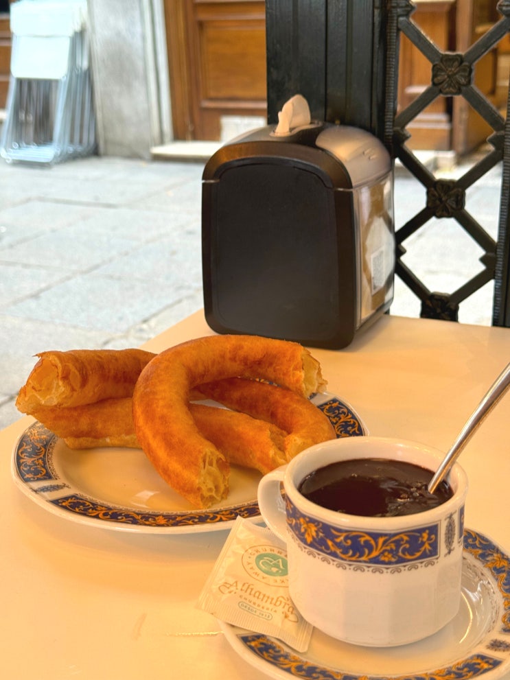  그라나다 츄러스 맛집 Alhambra Churreria 꾸덕한 초코라떼 존맛