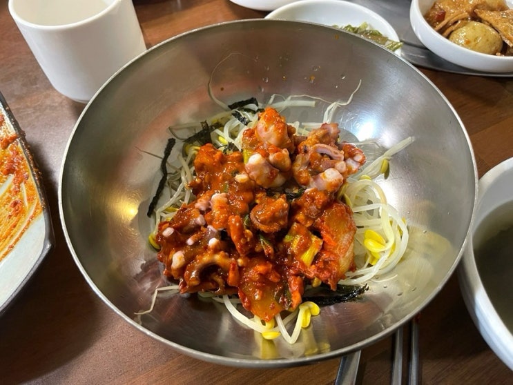  낙지한마리가 들어가는 신당맛집 “목포낙지”