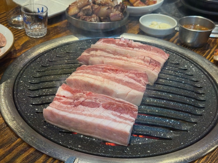  여러 번 방문해도 질리지 않는 매일올레돈의 올레시장흑돼지 맛집