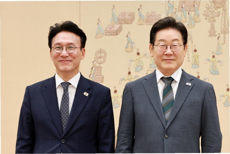 이재명 대통령과 <b>김민석</b> <b>총리</b>, SNS 소통으로 <b>APEC</b> 준비 상황... 