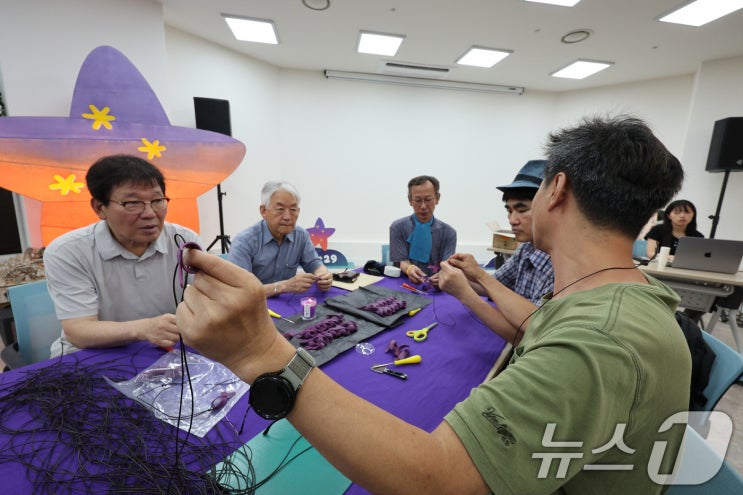  이태원 참사 1000일, '별목걸이'에 담긴 추모의 의미와 시민 연대