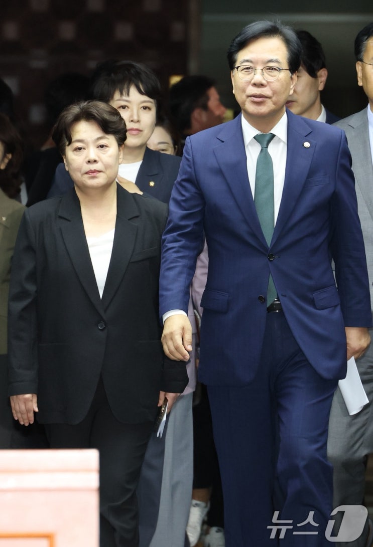 국민의 힘 윤희숙과 <b>송언석</b>은 대체 누구에게 사과를 하는 건가?