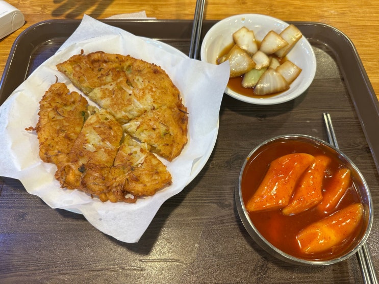  서울 광장시장 가성비 녹두빈대떡과 쌀떡볶이 맛집 원조모녀김밥