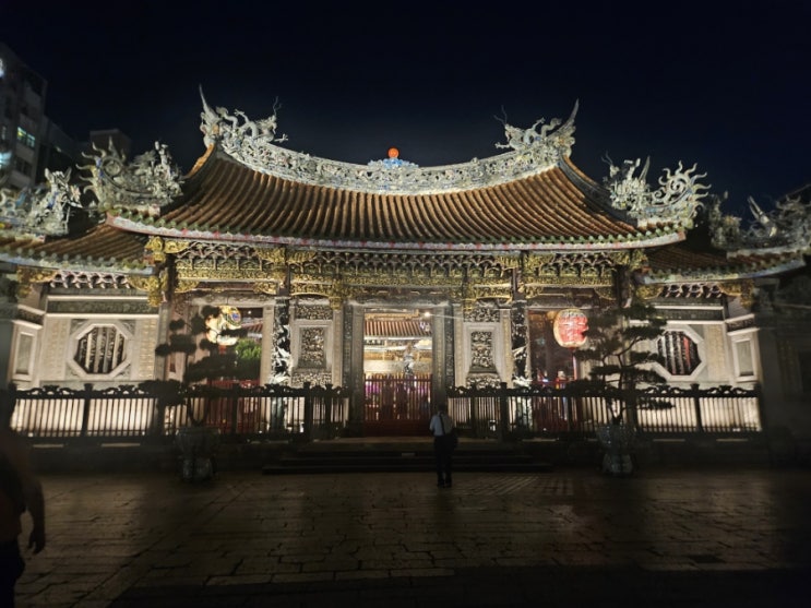  타이베이 여행 필수코스  시먼딩 용산사(Lungshan Temple) 방문기 & 점괘 체험