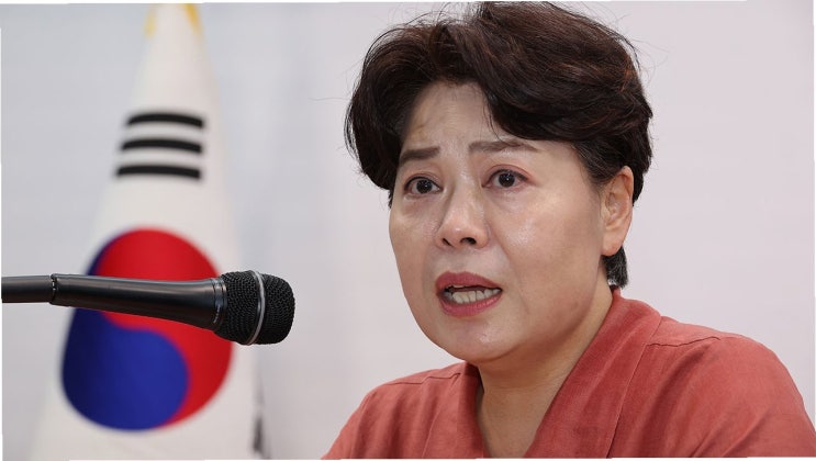 <b>윤희숙</b>, 국민의힘 <b>쇄신</b> 외침: '사과' 없는 인물은 <b>쇄신</b> 0순위