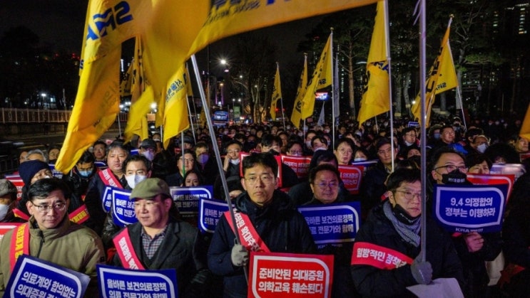 “<b>의대생 전원 복귀 선언</b>! 1년... 일정과 전공의 복귀는 언제?”