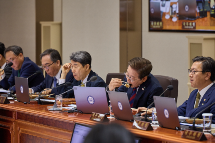 이재명 정부 출범 한달 무엇이 어떻게 달라졌나