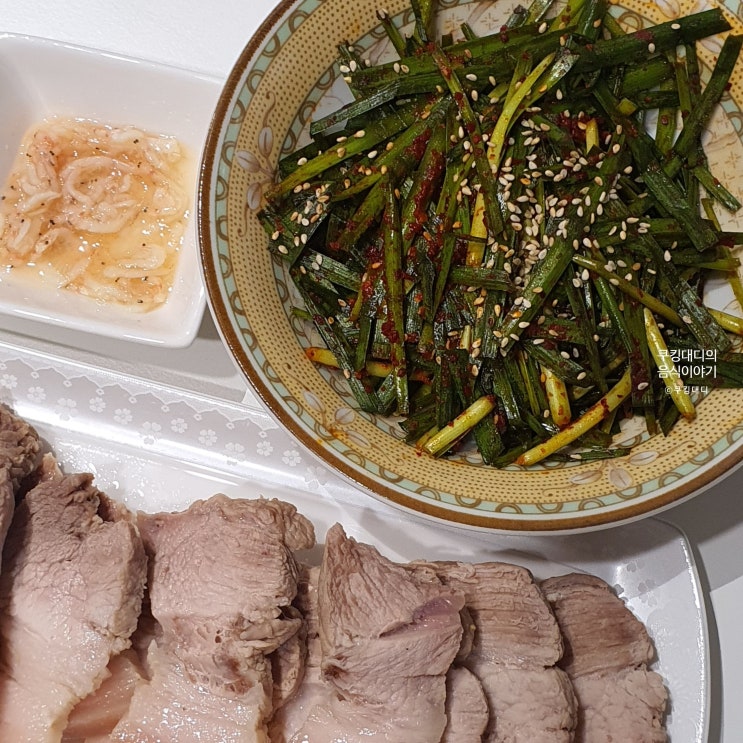  부추무침 초간단 레시피 참소스 활용 양념 만들기 보쌈과 찰떡궁합