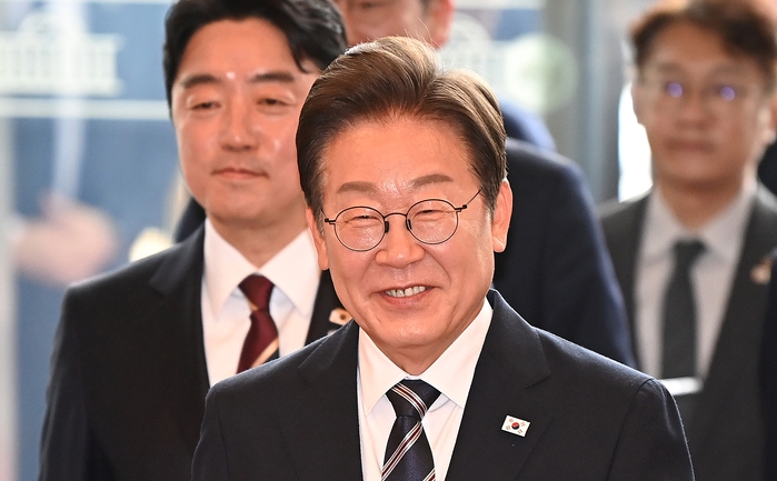 이재명 대통령 지지율 64.6%·민주 56.2%…국힘 추락엔 날개가 없다?