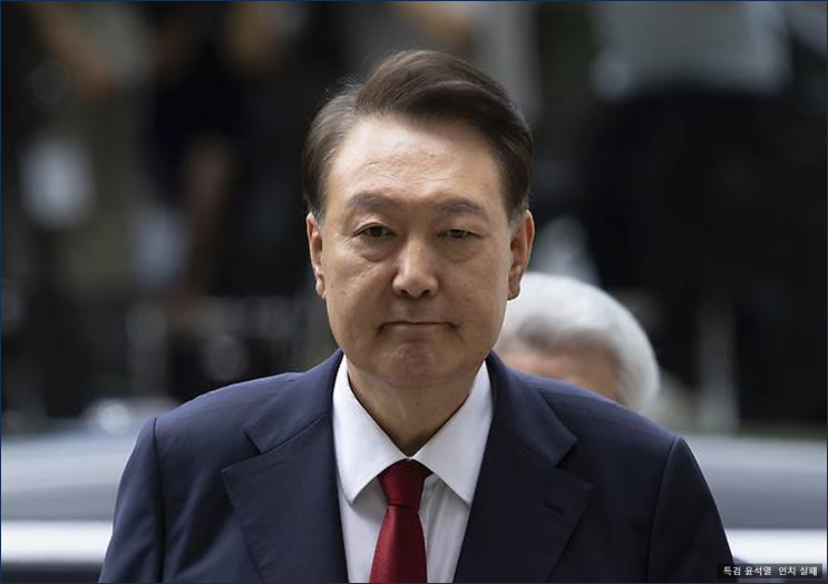 수용실 나가기 <b>거부</b>하는 <b>윤석열</b>, 물리력 동원한 <b>인치</b> 어렵다