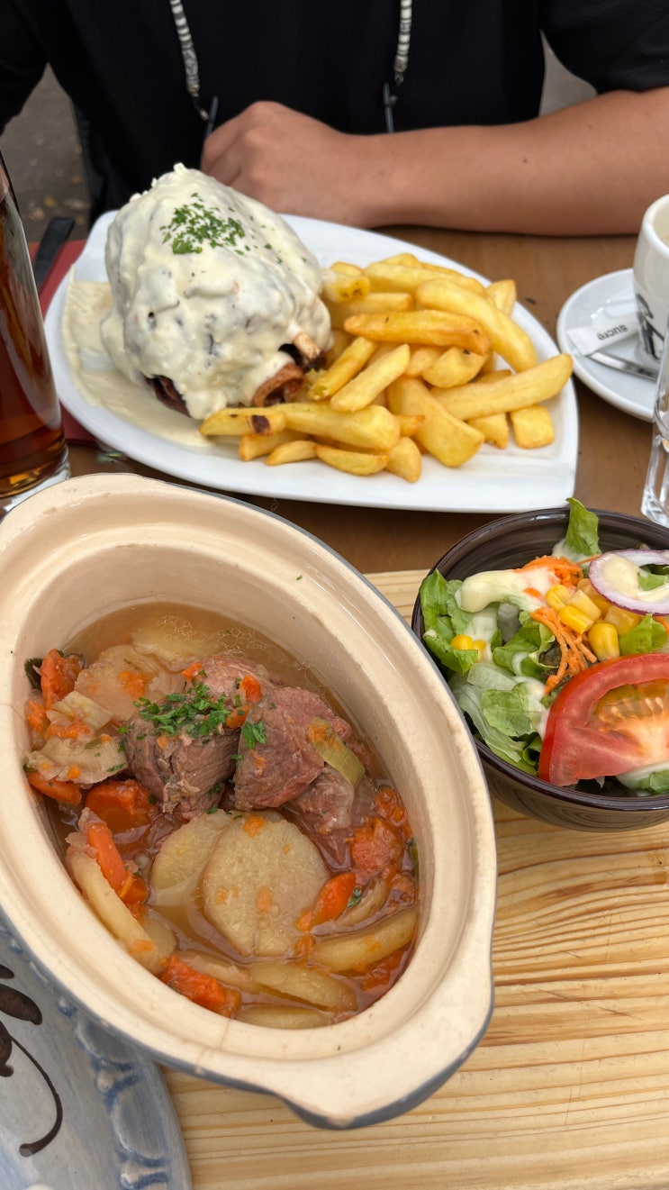  콜마르 맛집 Brasserie des Tanneurs_Jambonneau braisé와 Baeckeoffe 베코프